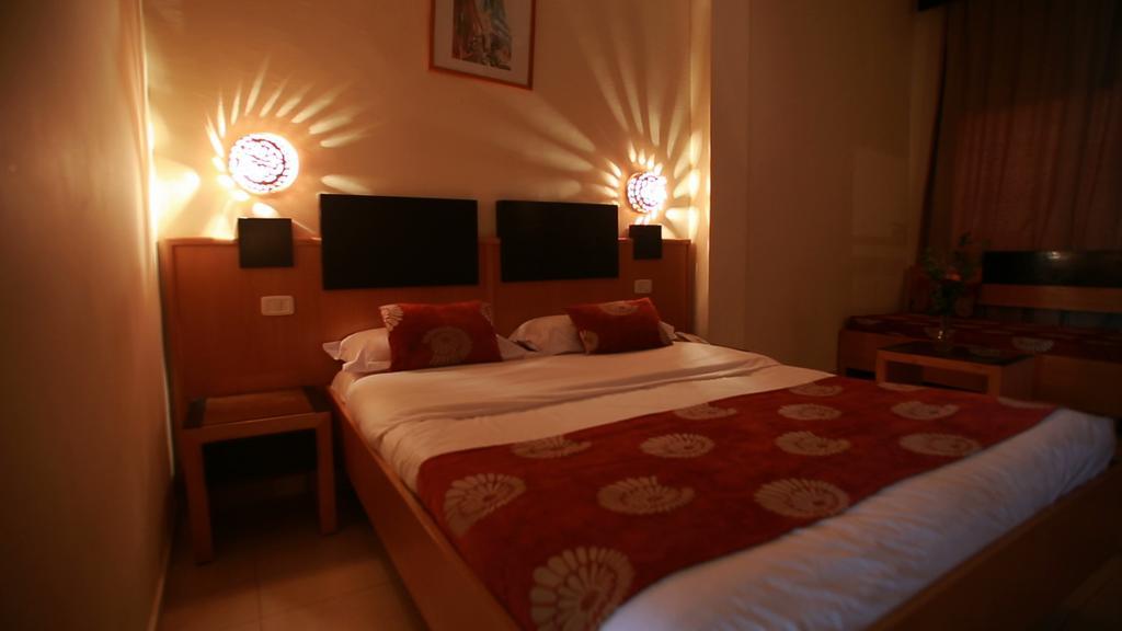 Hotel Les Palmiers Monastir Esterno foto