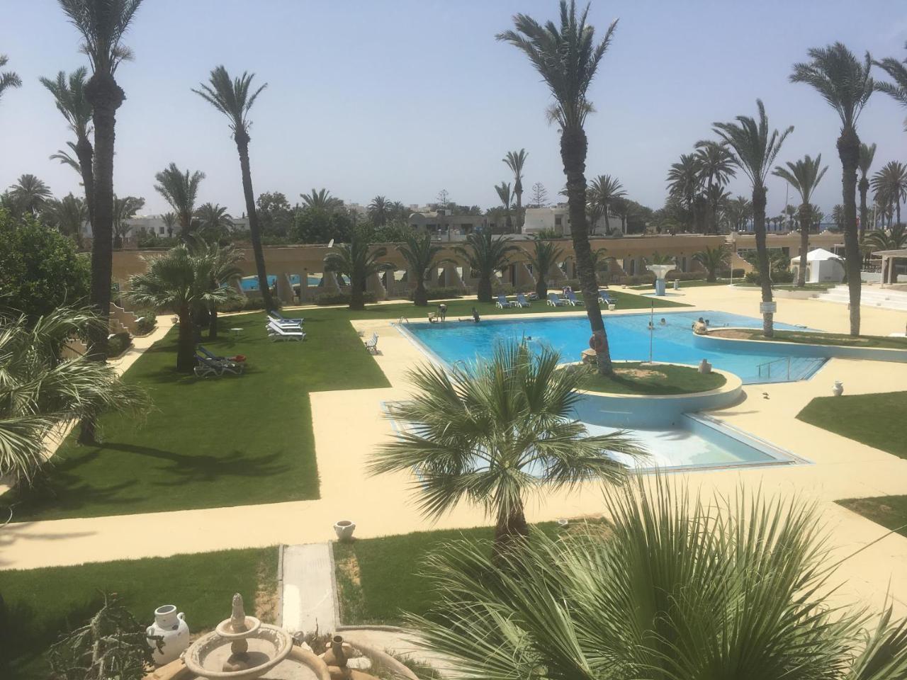 Hotel Les Palmiers Monastir Esterno foto
